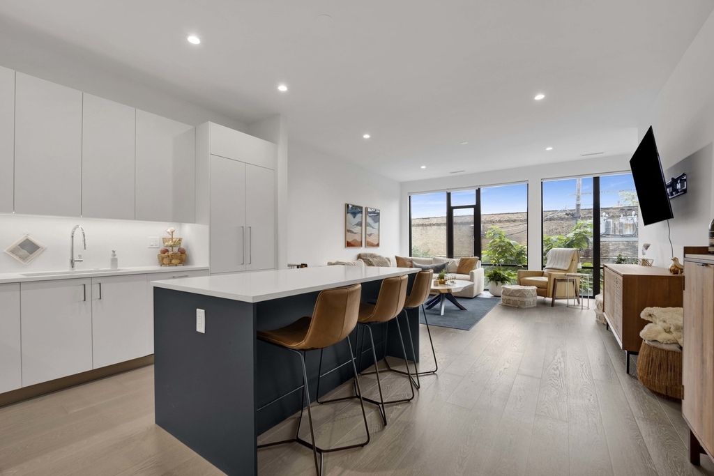 1701 W Webster Avenue - Photo 1