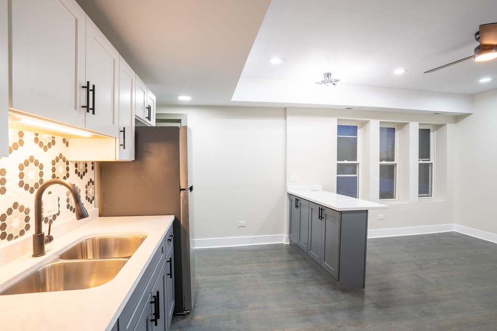 7948 S Evans Avenue - Photo 4