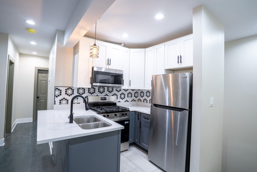 7948 S Evans Avenue - Photo 3