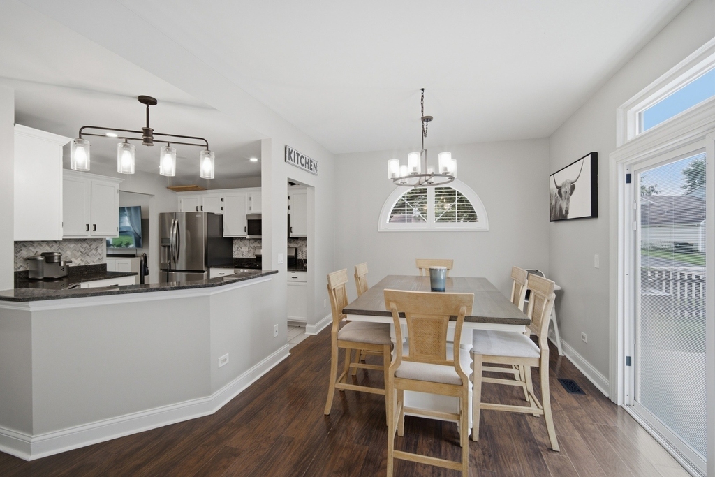 843 Newbury Court - Photo 5