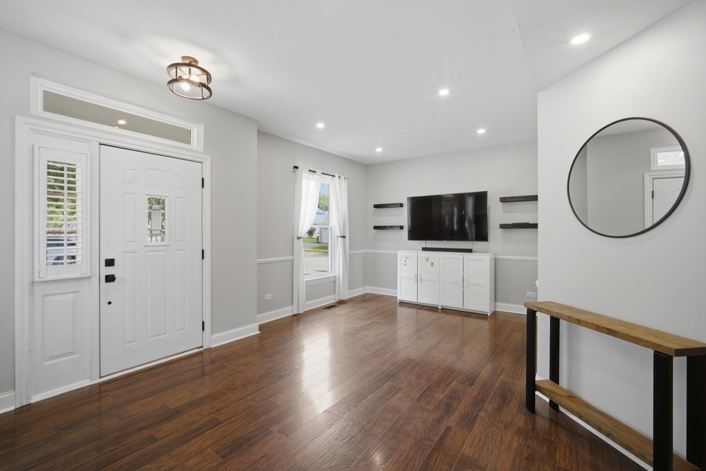 843 Newbury Court - Photo 1