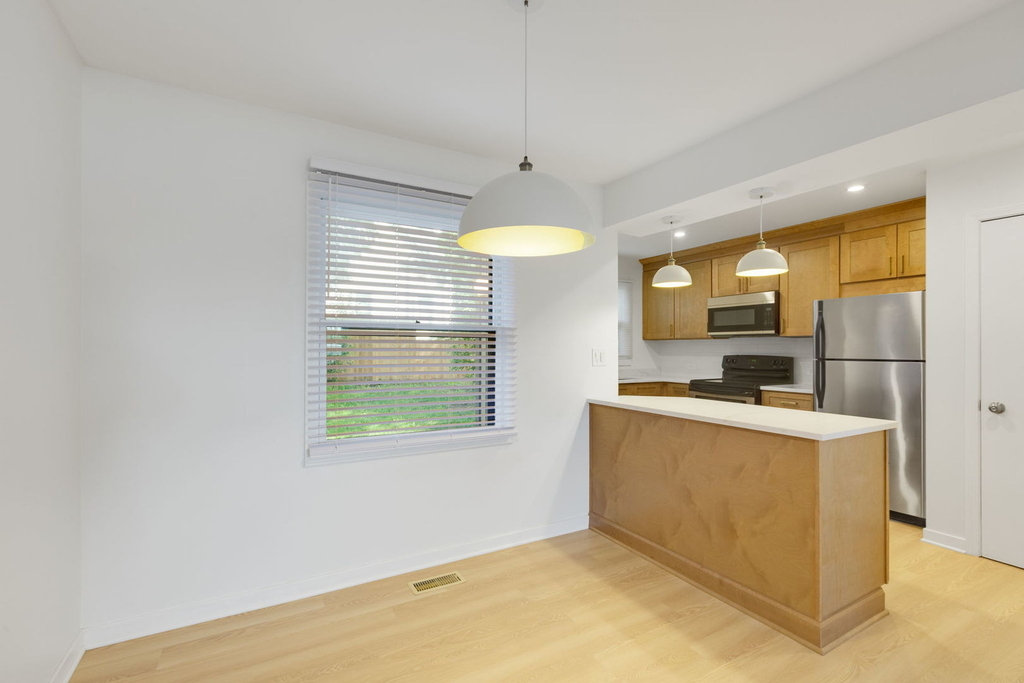 620 N Hough Street - Photo 5