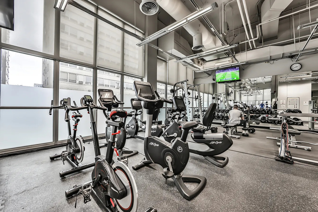655 W Irving Park Road - Photo 18