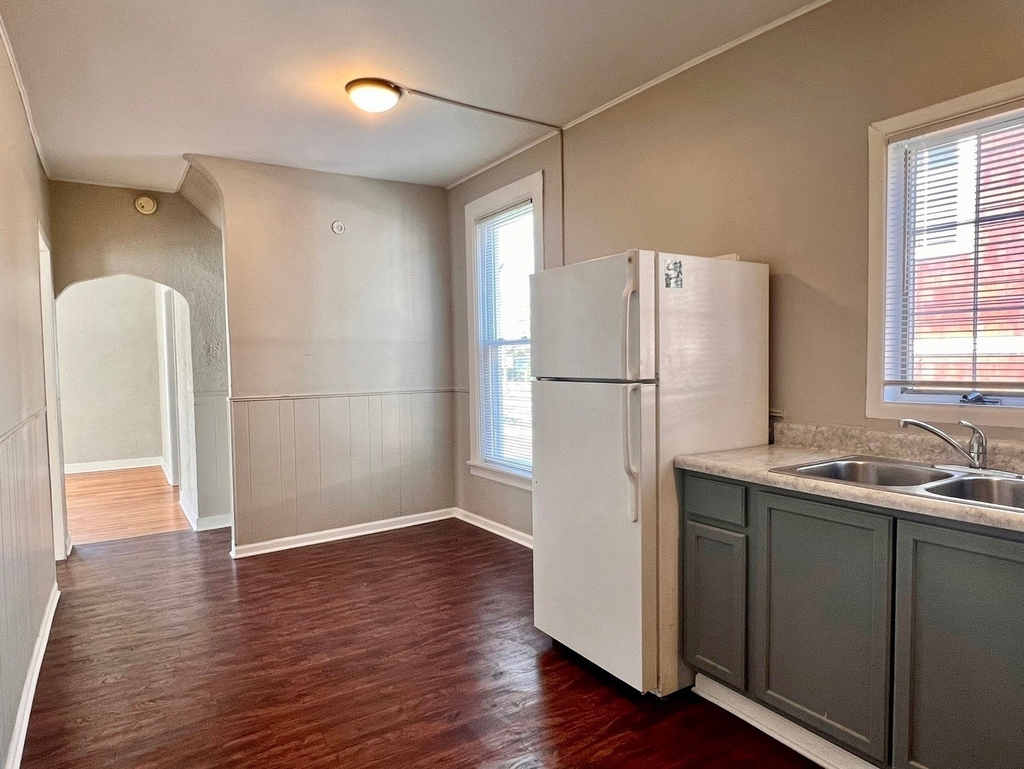740 Belleforte Avenue - Photo 2