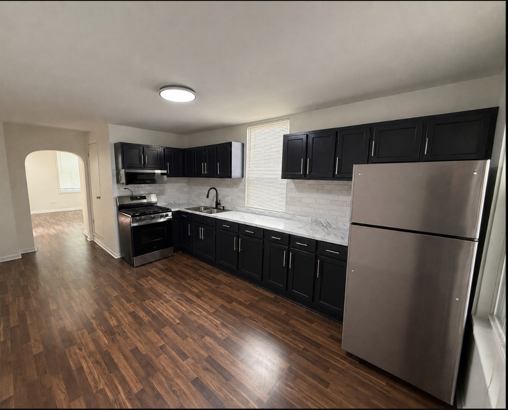 1617 W 38th Place - Photo 2