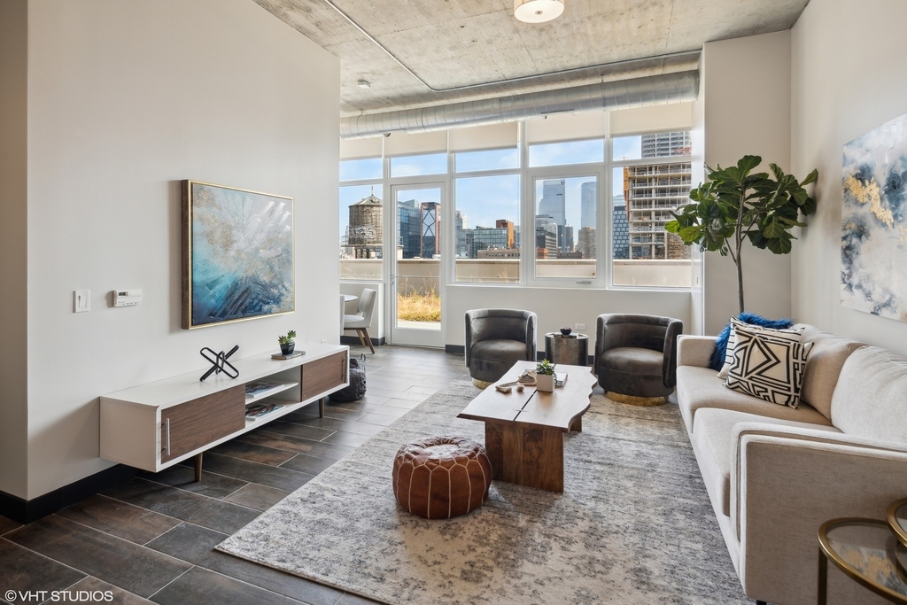 171 N Aberdeen Street - Photo 2