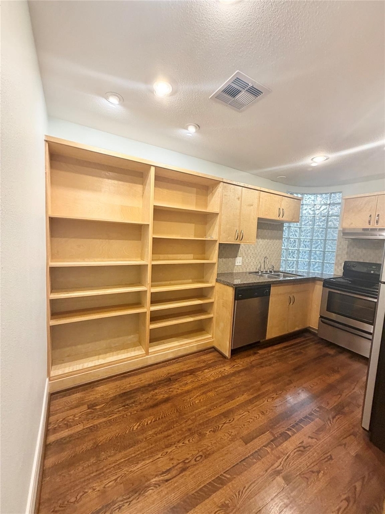 1417 Tremont Street - Photo 18
