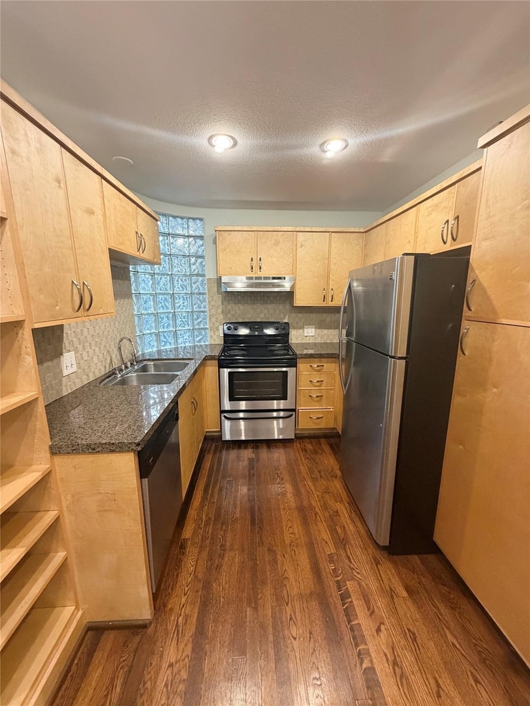 1417 Tremont Street - Photo 4