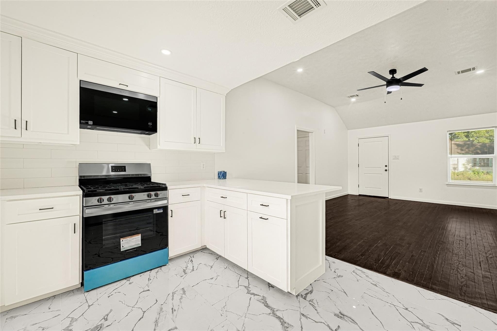 7101 Goforth Street - Photo 8