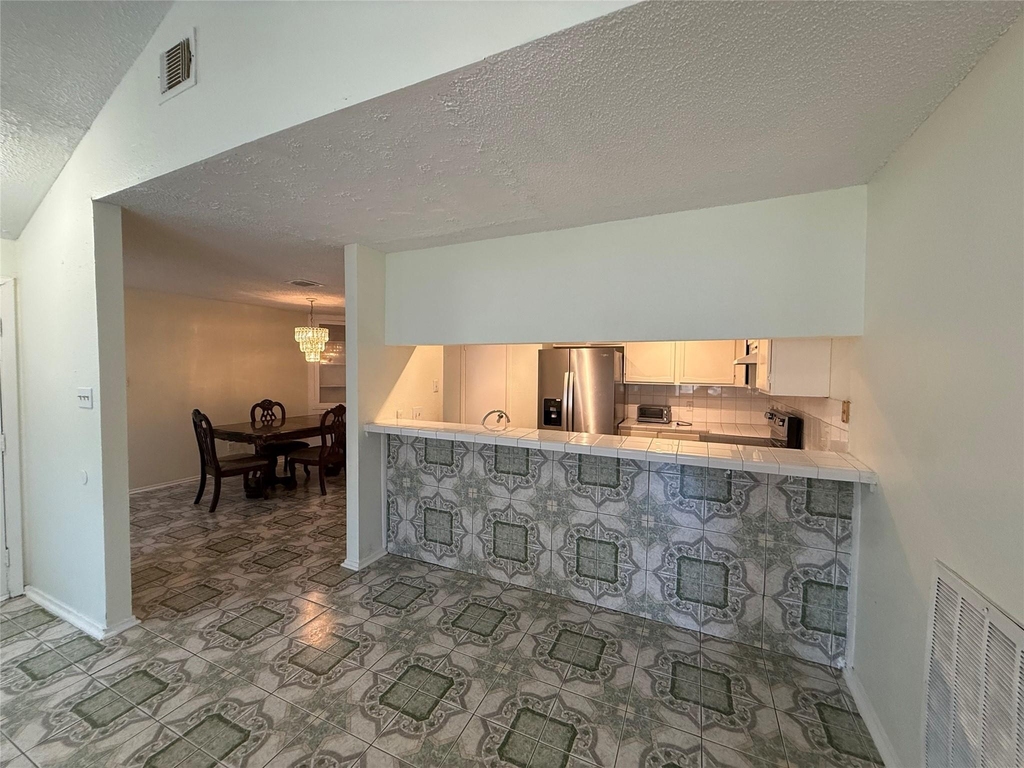 9011 Ketchwood Drive - Photo 4