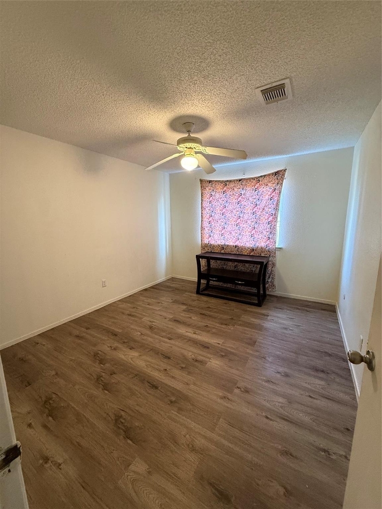 9011 Ketchwood Drive - Photo 11