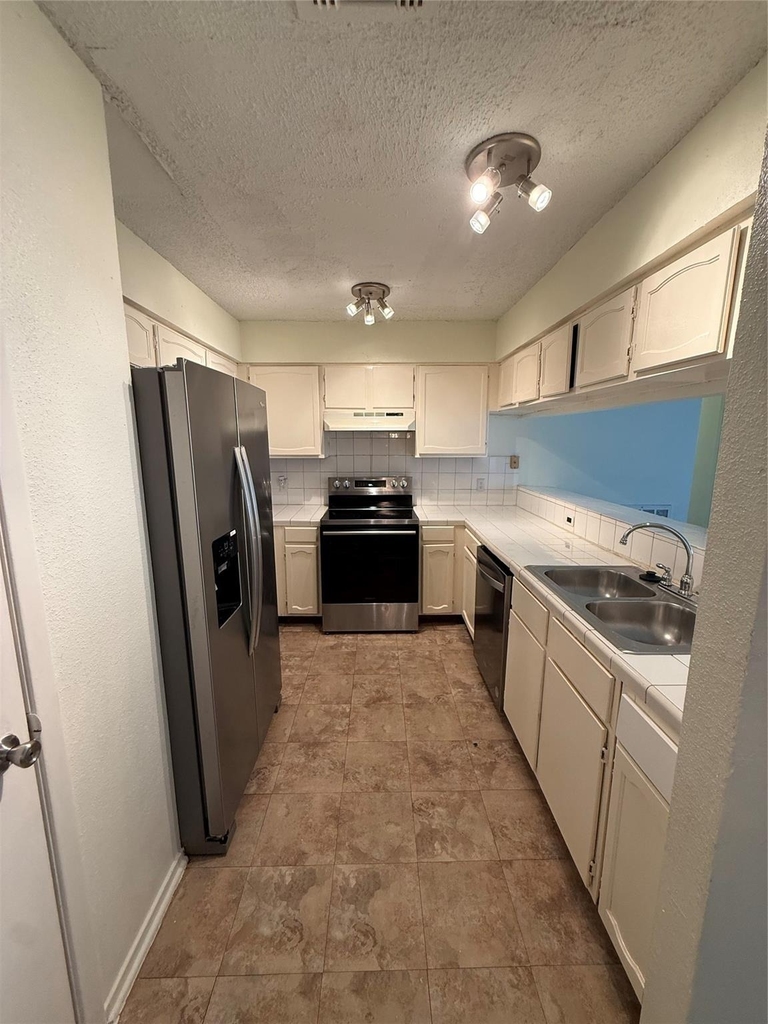 9011 Ketchwood Drive - Photo 7