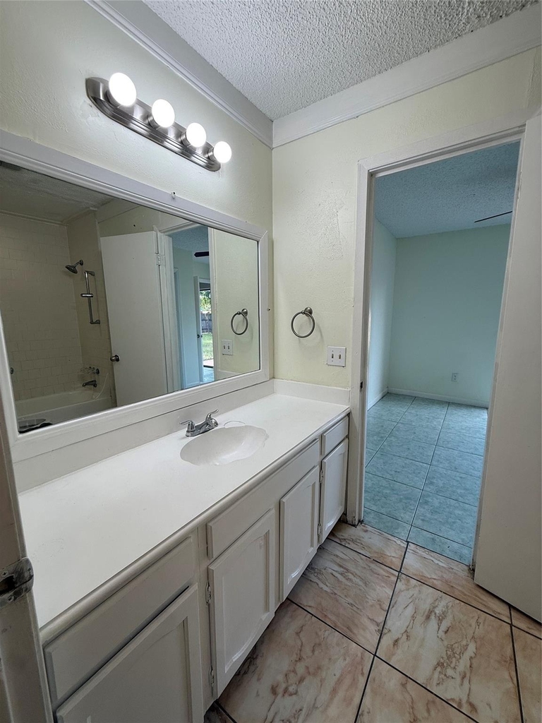 9011 Ketchwood Drive - Photo 14