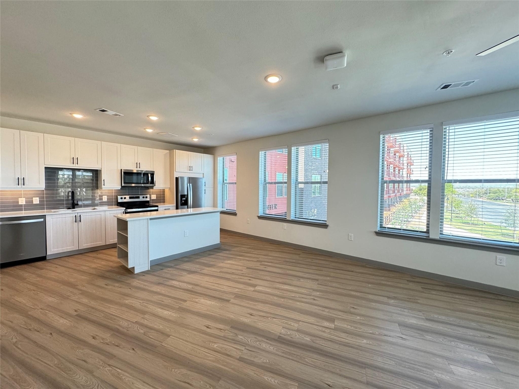 11604 Stonehollow Dr - Photo 2