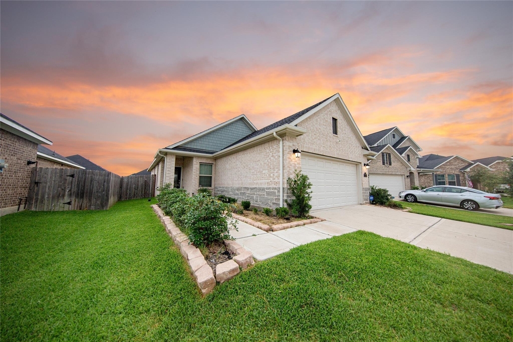 31206 Whitfield Court - Photo 0
