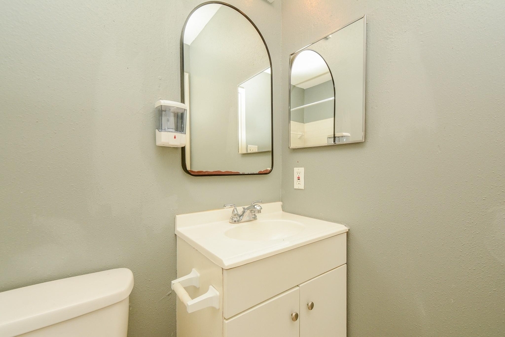 8607 Crystal Cove Circle - Photo 17