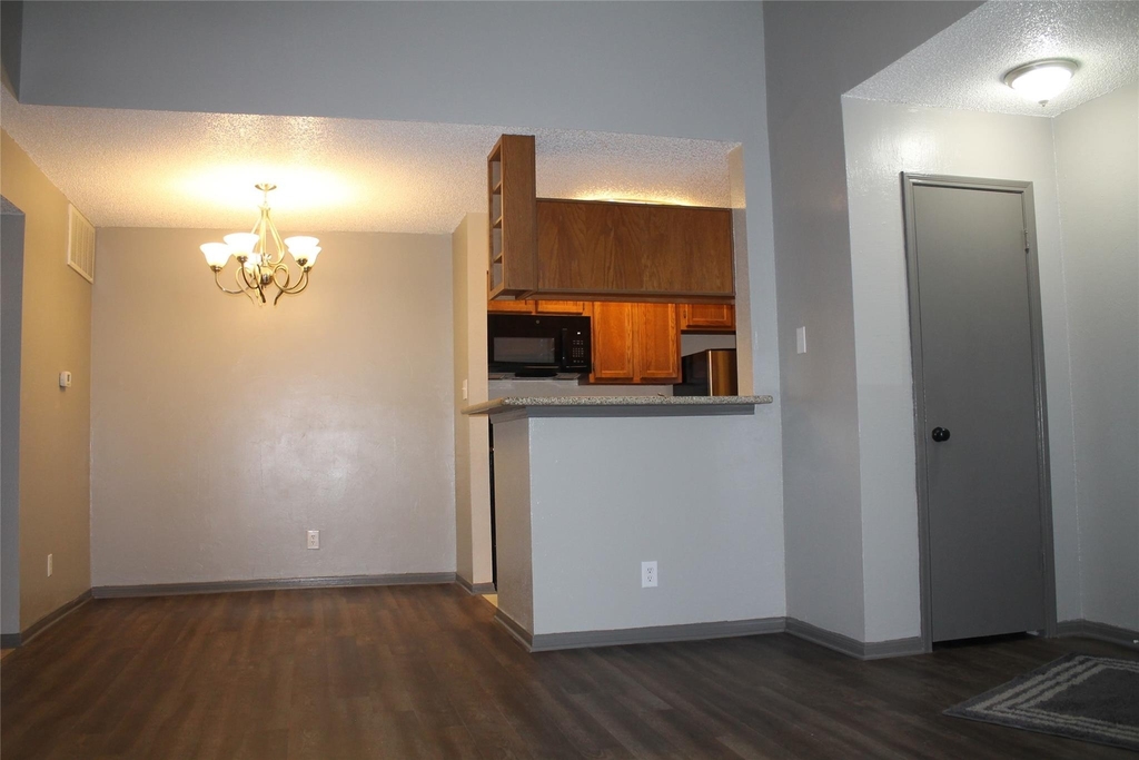 2121 Hepburn Street - Photo 3