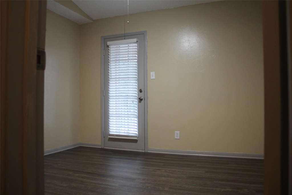 2121 Hepburn Street - Photo 6