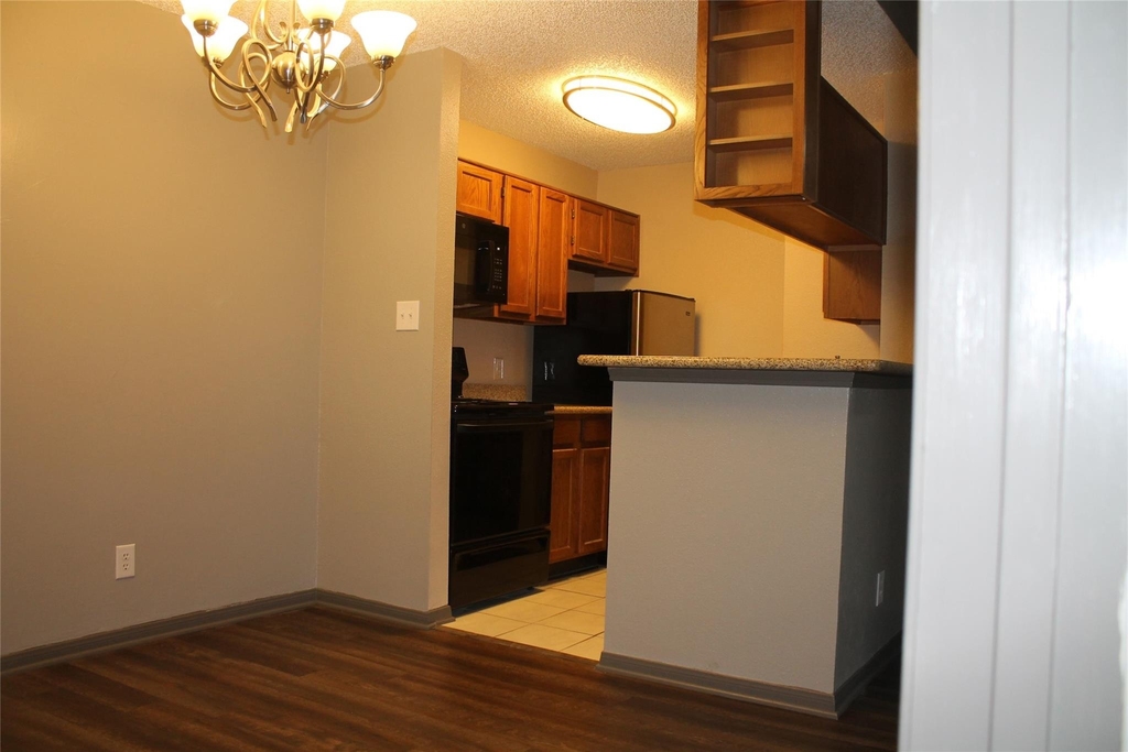 2121 Hepburn Street - Photo 4