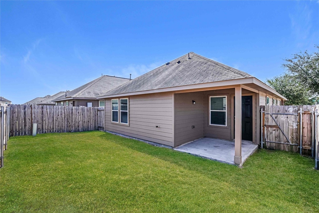 19046 Brescia Lane - Photo 4