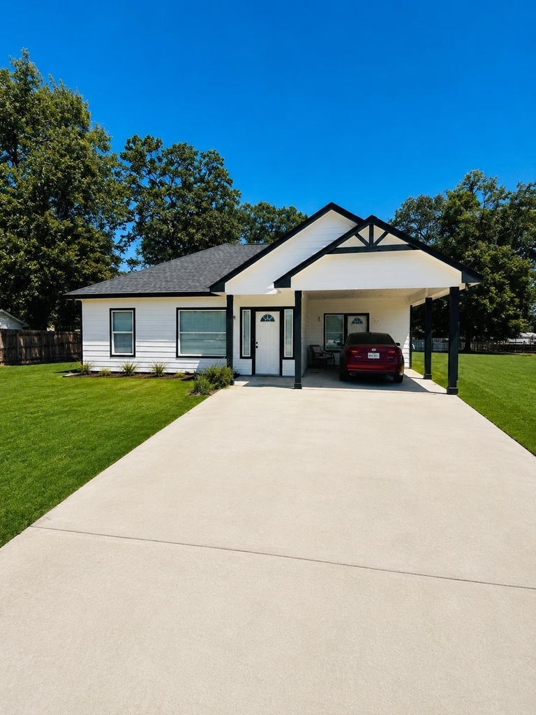 676 Bradford Street - Photo 3