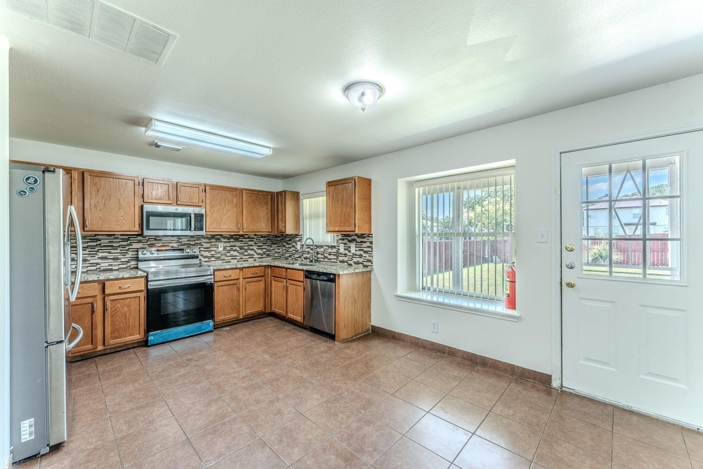 1339 Diamond Bluff - Photo 4