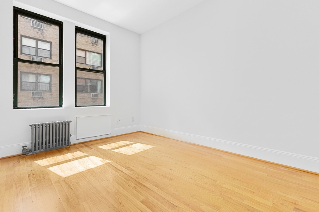 226 East 70th Street - Photo 2