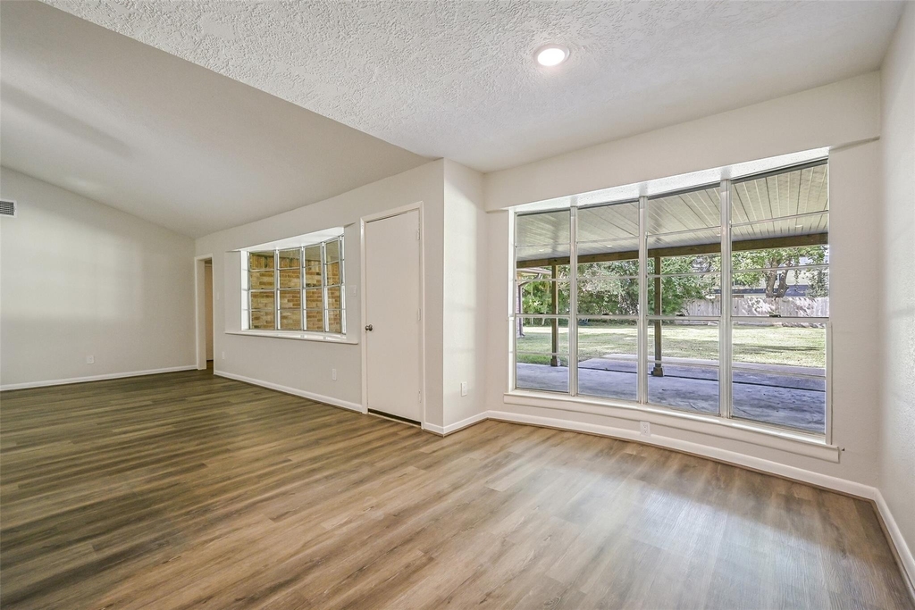 502 Misty Lane - Photo 11