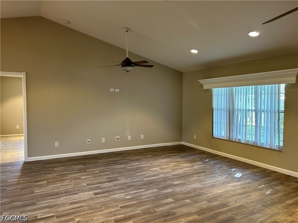 717 Se 10th Avenue - Photo 2