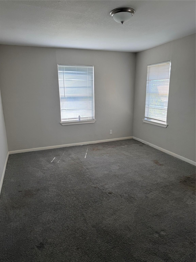 417 13th Street N - Photo 12