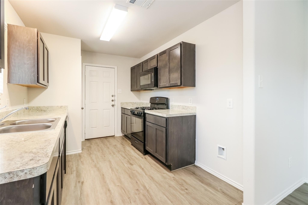 3800 Avalon Lane - Photo 4