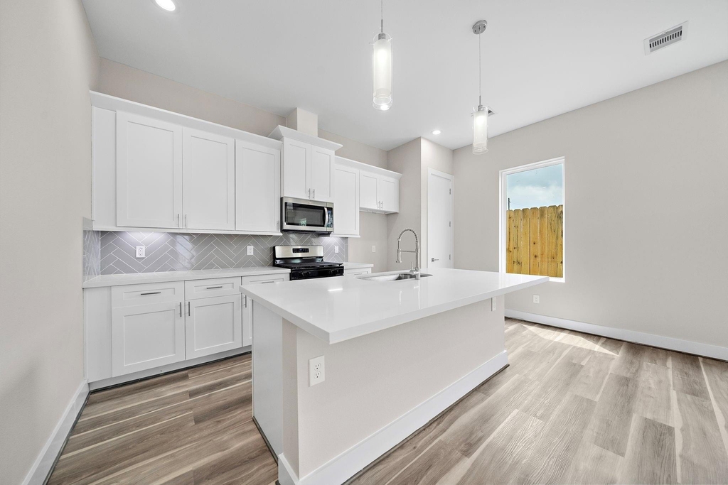 7510 Sandle Street - Photo 8
