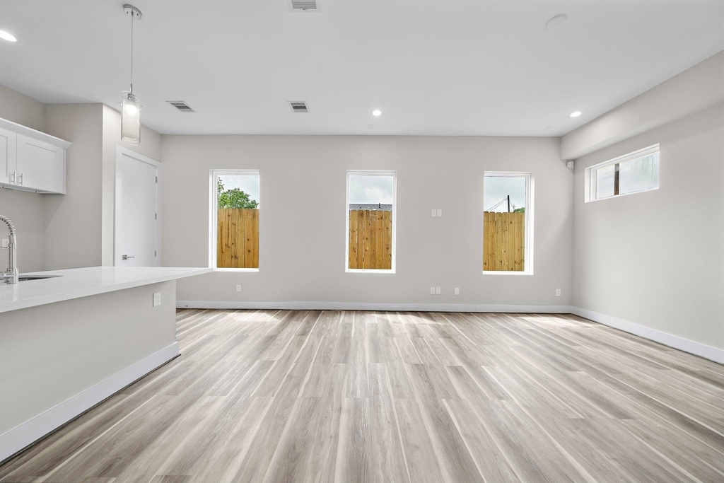 7510 Sandle Street - Photo 4
