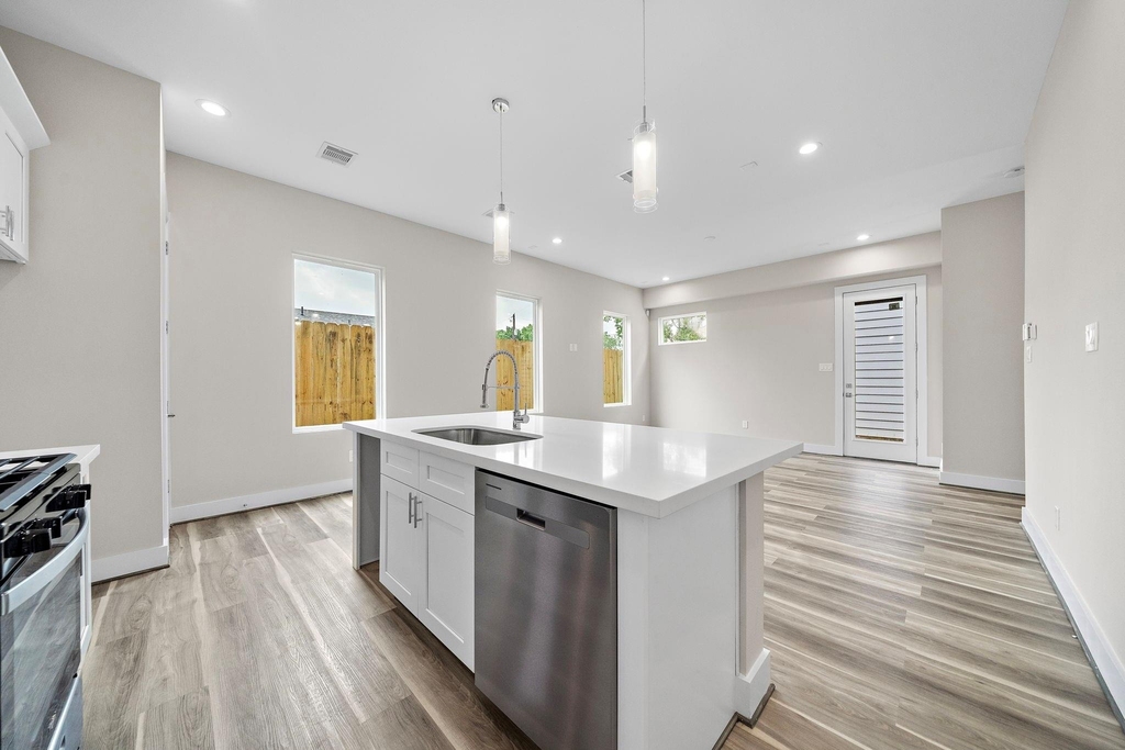 7510 Sandle Street - Photo 7