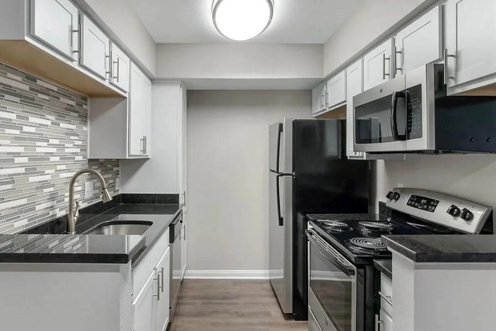 10700 Fuqua Street - Photo 3