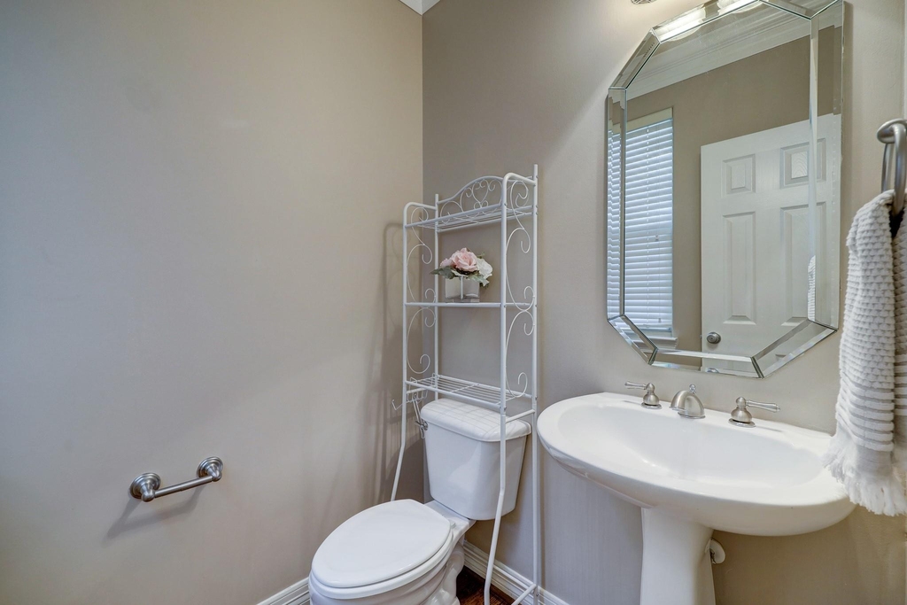 623 Knox Street - Photo 15