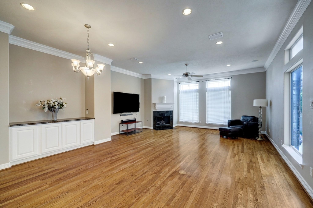 623 Knox Street - Photo 5
