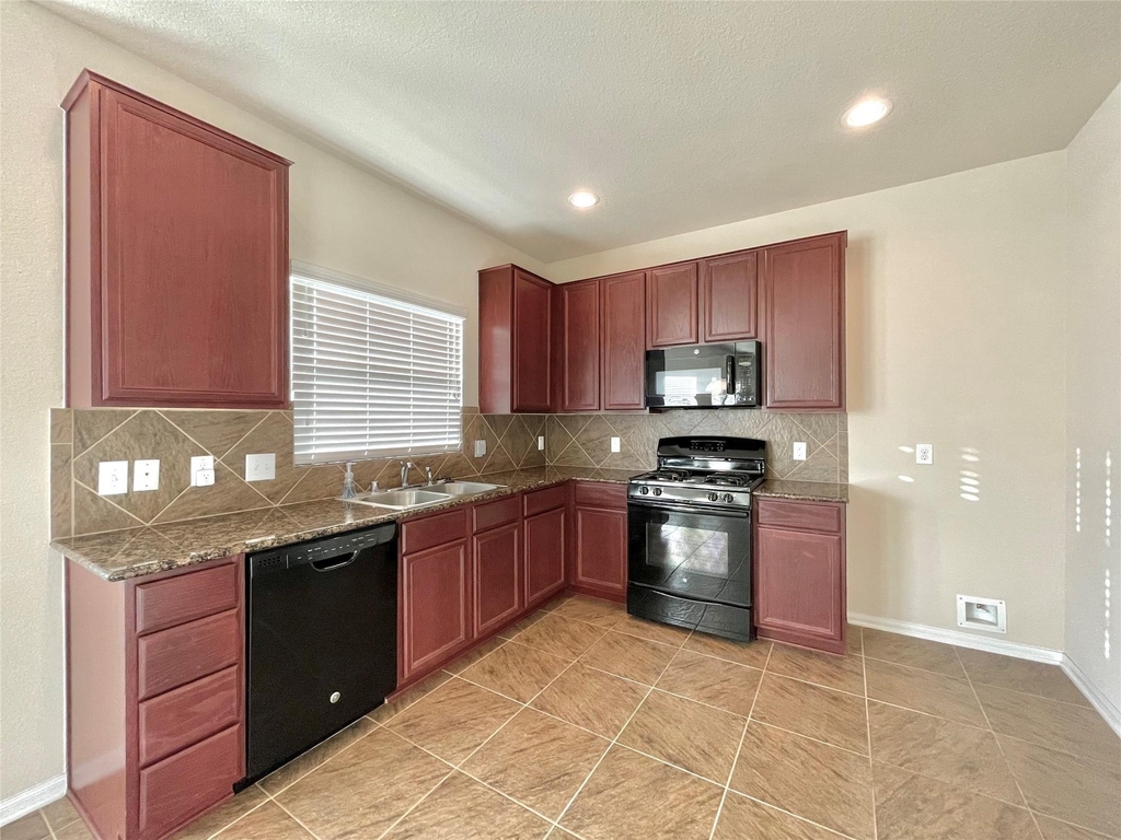 14903 Vinegrove Falls Court - Photo 7