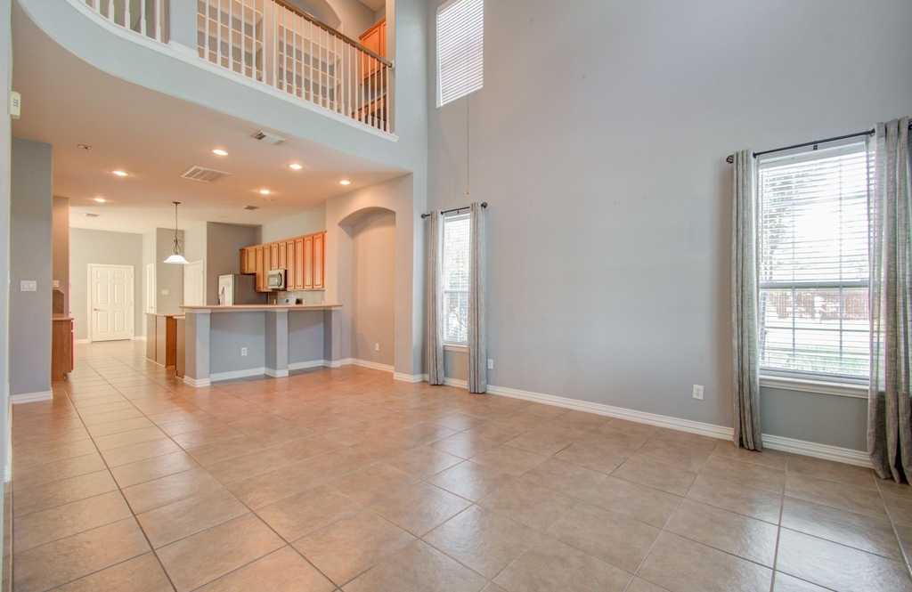 9106 Sunlight Oak Lane - Photo 5
