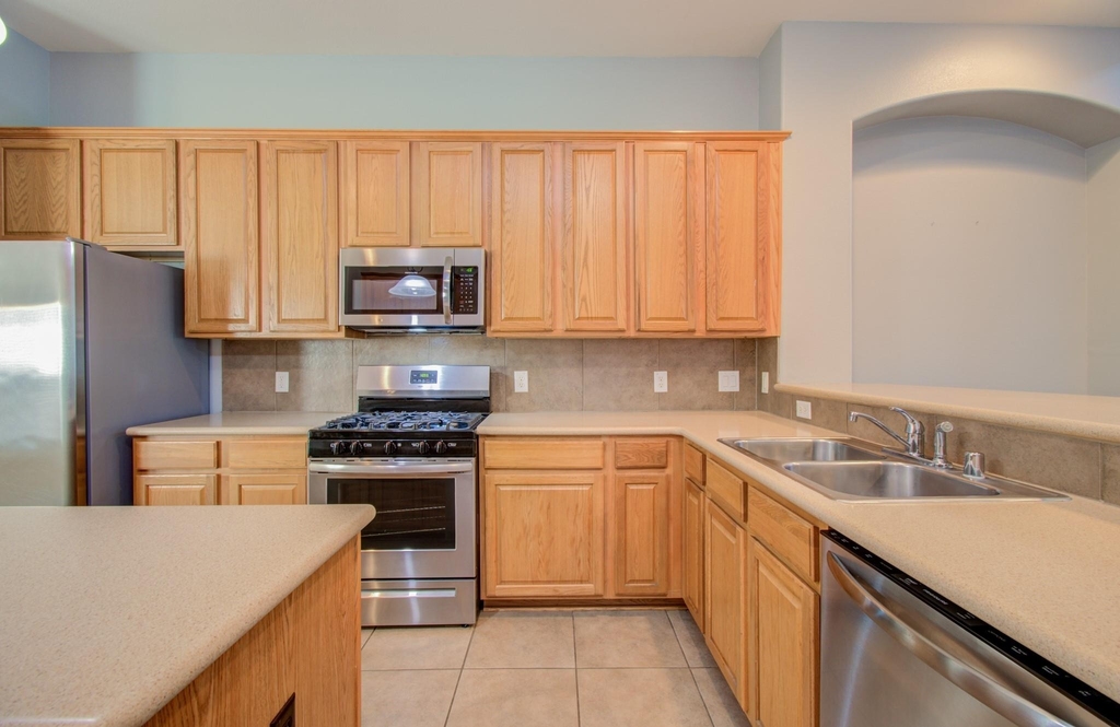 9106 Sunlight Oak Lane - Photo 7