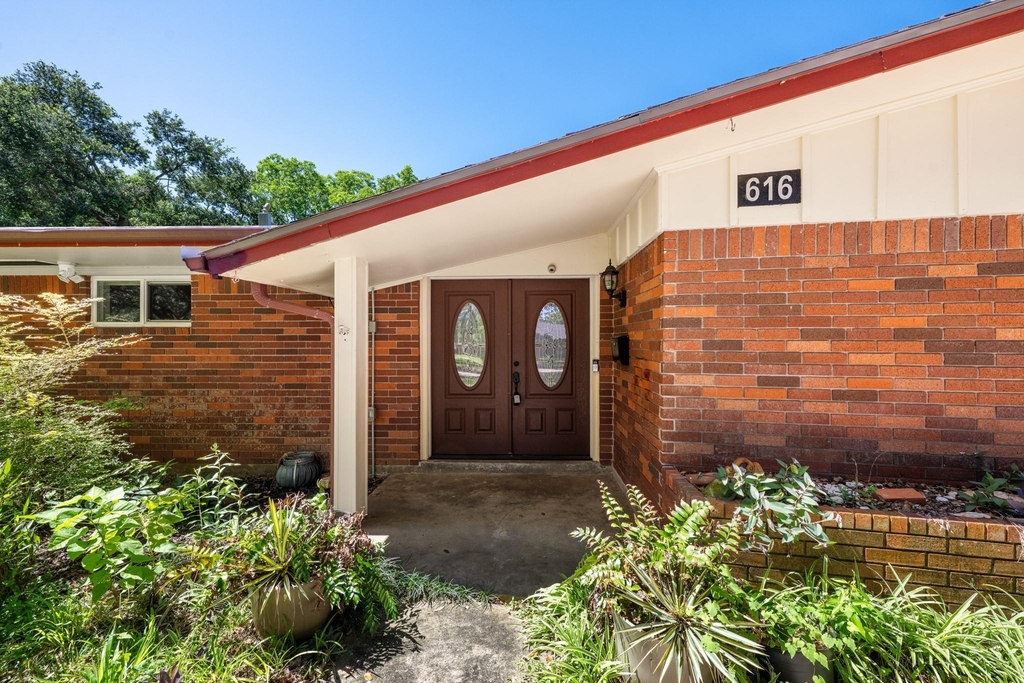 616 Cannan Drive - Photo 1