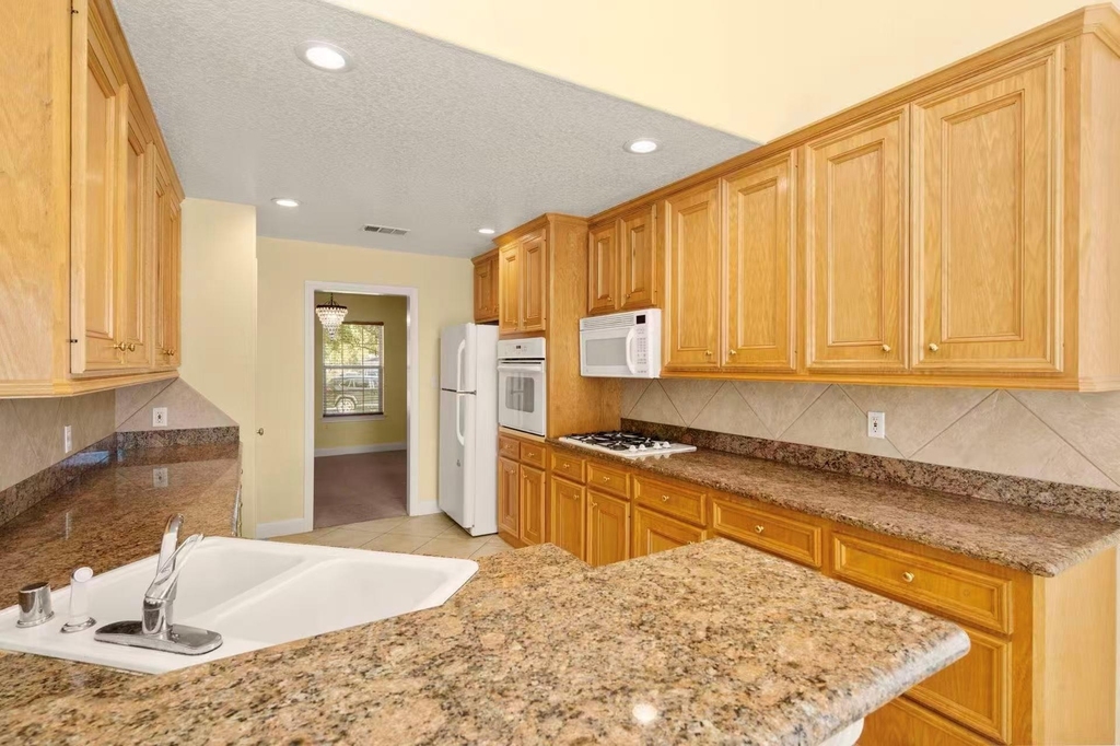 3212 Glastonbury Drive - Photo 11