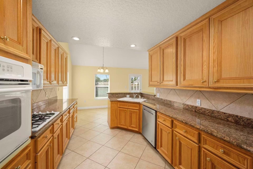 3212 Glastonbury Drive - Photo 10