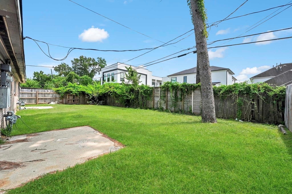 7303 Housman - Photo 1