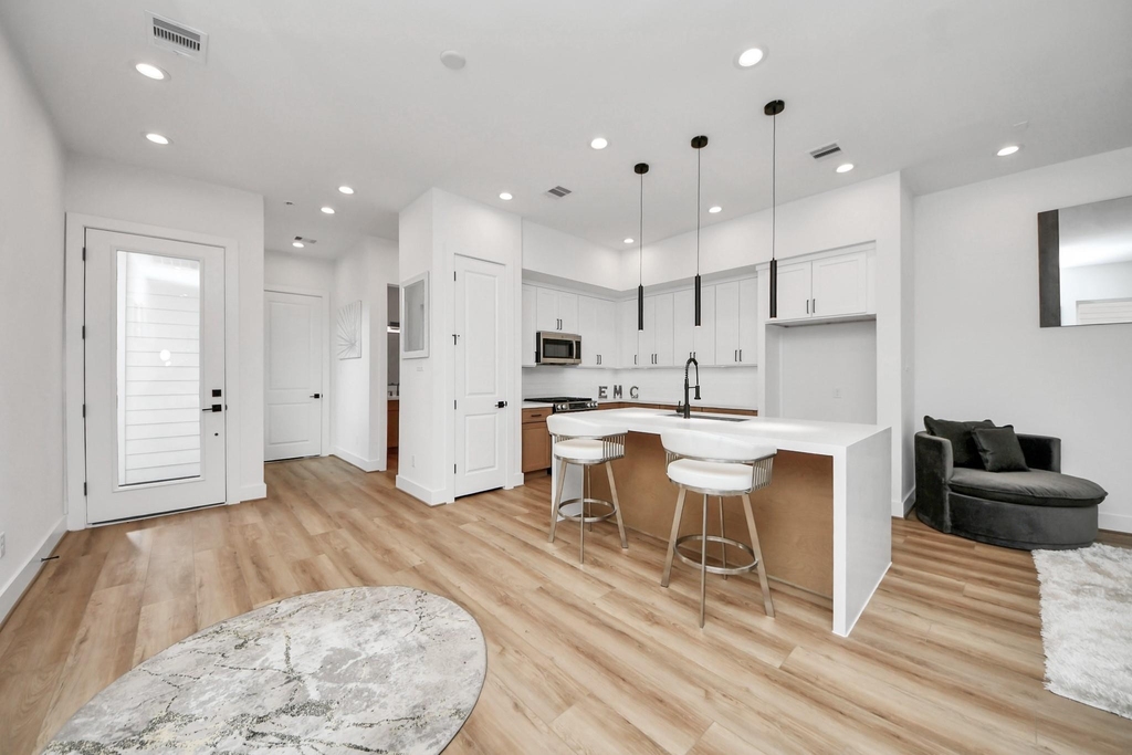 505 Middle Street - Photo 3