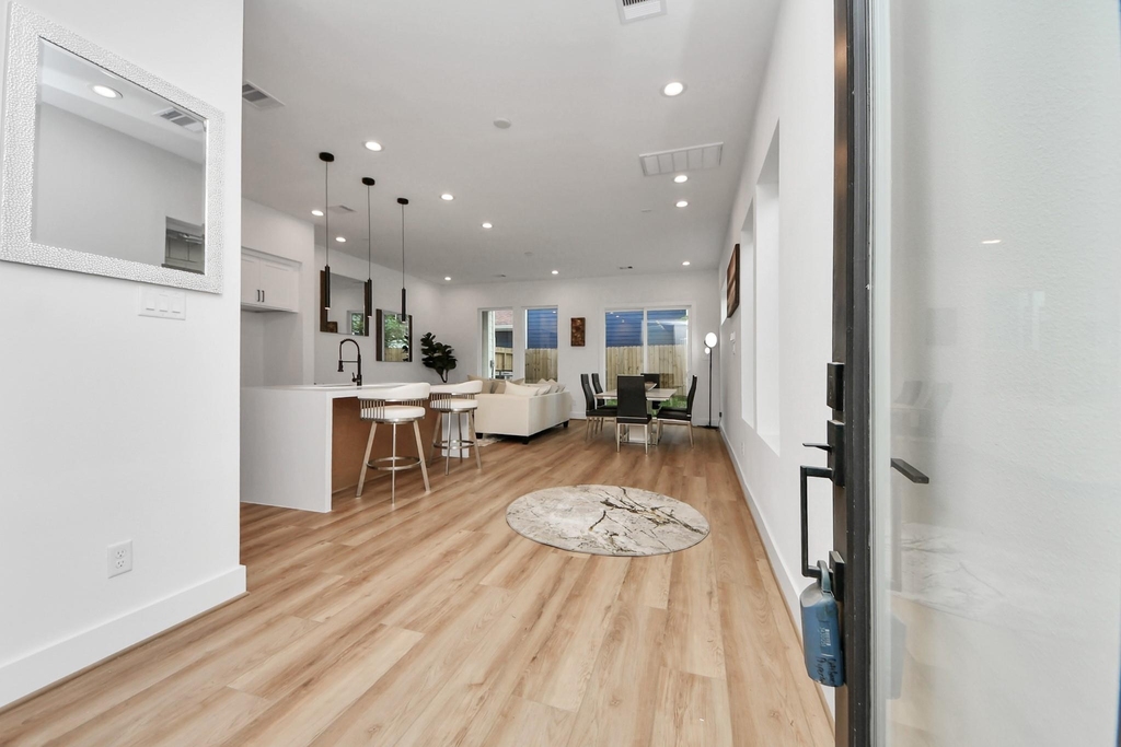505 Middle Street - Photo 2