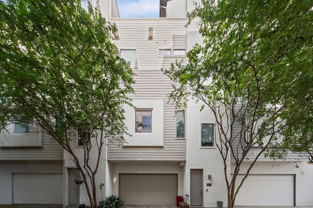 730 Ruthven - Photo 0