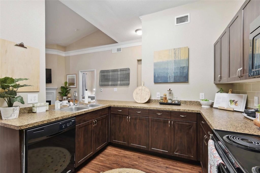 6607 Brodie Lane - Photo 2