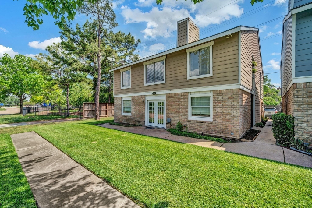770 Memorial Mews Street - Photo 1