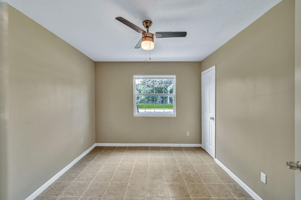 770 Memorial Mews Street - Photo 8